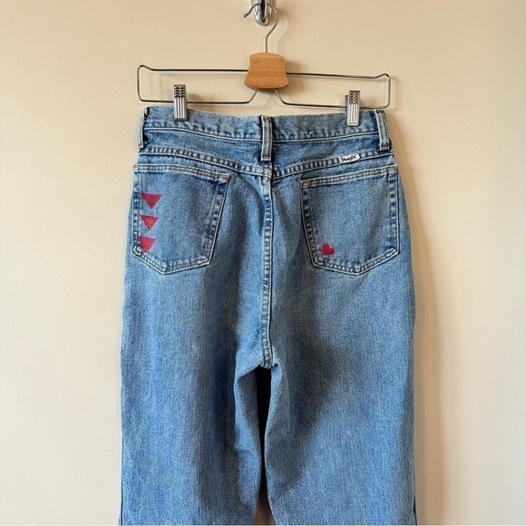 VINTAGE-WRANGLER Hand Painted Heart & Arrow Design High Rise Raw Hem Jean - Picture 9 of 13